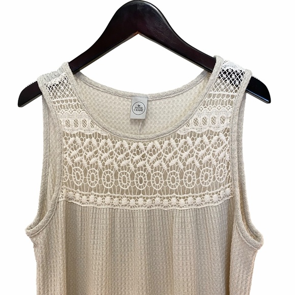 Papermoon – Lace Trim Sleeveless Top - Picture 2 of 3